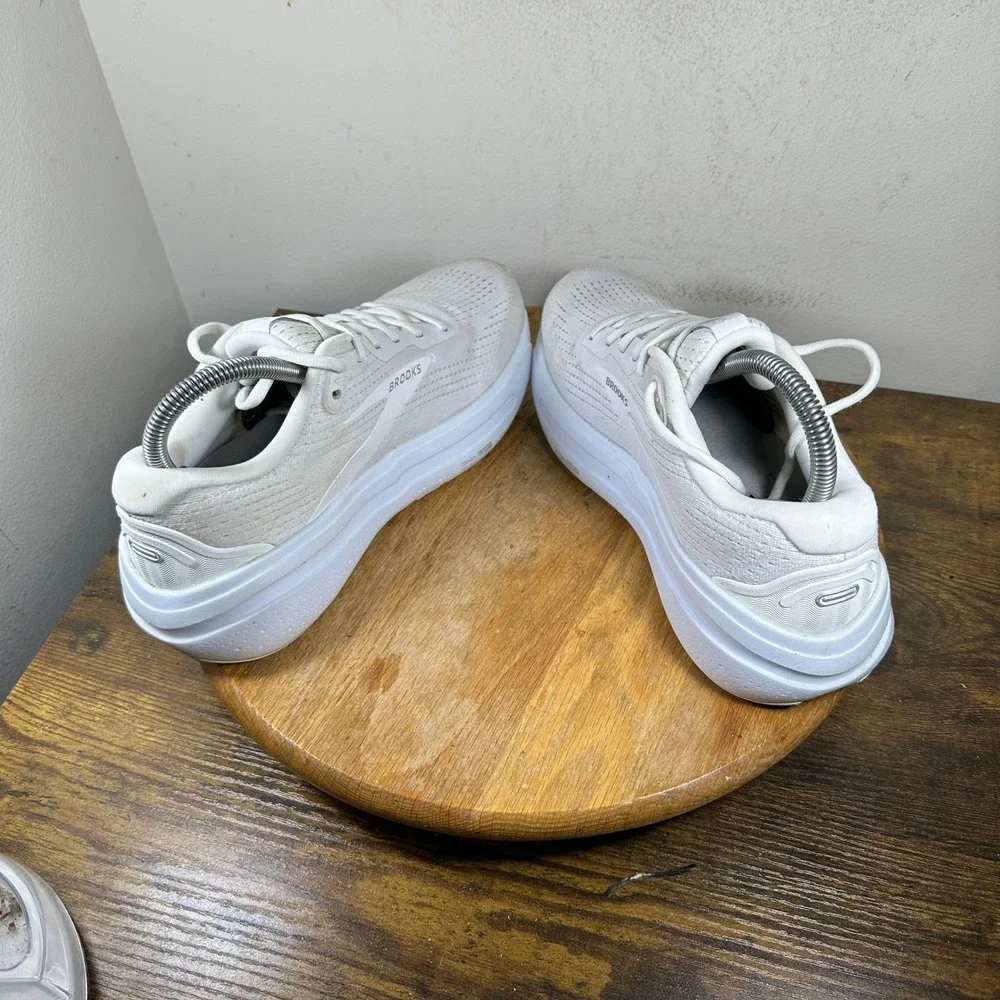 Brooks Ghost Max 2 Mens White Running Shoes 1104311D168 Size 7 Medium D